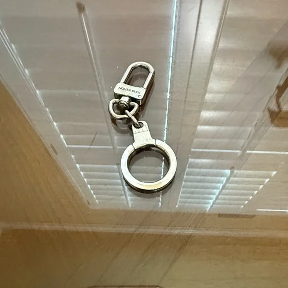 Louis Vuitton  Silver Anneau Cles Key Bag Charm - Picture 2 of 3